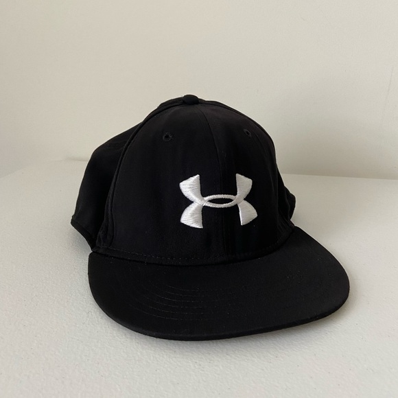 EUC | Under Armour solid black heat gear flat brim snapback‎ hat cap one size - Picture 1 of 7